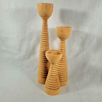 Bougeoir en bois de cèdre brut-Modèle Spirale sculptée