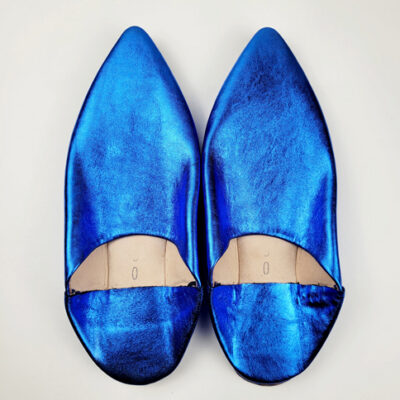 babouche-pointue-en-cuir-bleu-majorelle-brillant-hirondellestore