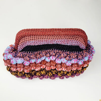 pochette en coton et fil brillant entièrement crochetée à la main avec doublure intérieur, la mode,création artisanale